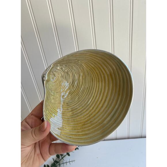 Mariposa Metal Clam Shell Dish | Handcrafted Enamel Painted Coastal Decor - Picture 5 of 8